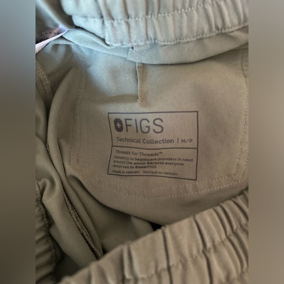 Figs technical set in army green medium - Picture 4 of 4